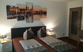 Ferienwohnung oder Studio Dresden-Neustadt inkl Parkplatz mit Balkon oder Terrasse